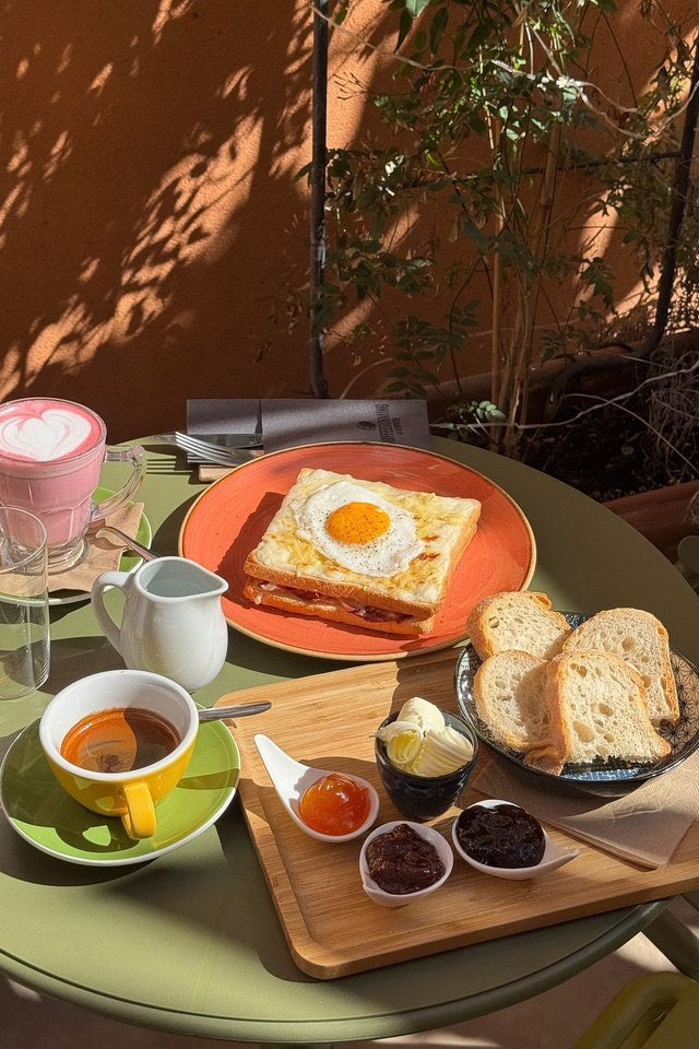 Una colazione servita al tavolo del CoffeeStorming